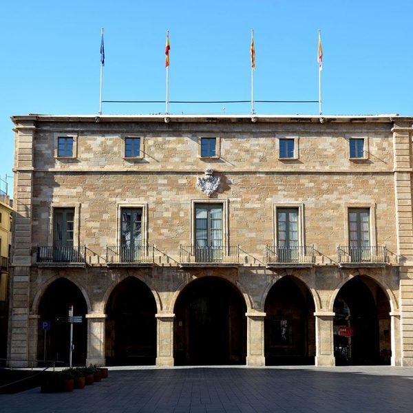 Manresa.- Ajuntament, d'estil classicista construït entre 1739 i 1777 (8/2014)