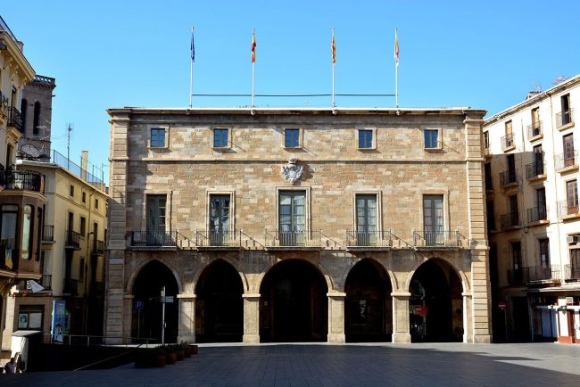 Manresa.- Ajuntament, d'estil classicista construït entre 1739 i 1777 (8/2014)