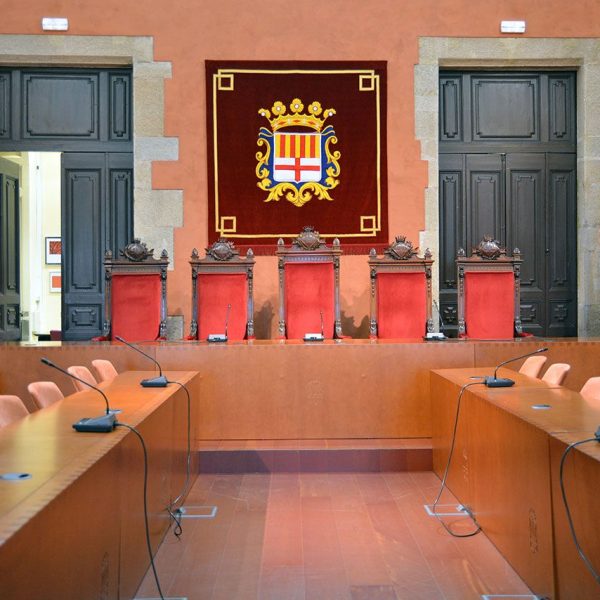 Manresa.- Ajuntament - Sala dels Plens amb pintures dels manresans il·lustres (7/2014)