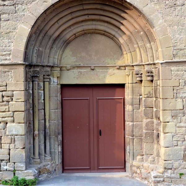 Manresa.- Convent de les Clarisses - Portal de transició del romànic al gòtic del S. XIII (7/2014)
