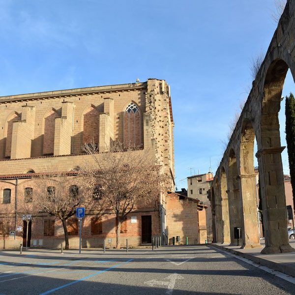 Manresa.- Convent del Carme, S. XIV, fou abandonat el 1835 i cremat i derruït el 1936. L'església reconstruïda resta inacabada (12/2014)