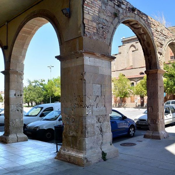 Manresa.- Convent del Carme, S. XIV, fou abandonat el 1835 i cremat i derruït el 1936 - Restes del claustre (7/2014)