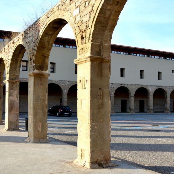 Manresa.- Convent del Carme, S. XIV, fou abandonat el 1835 i cremat i derruït el 1936 - Restes del claustre (12/2014)