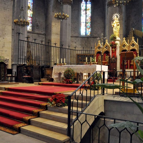 Manresa.- Basílica gòtica de Santa Maria - Vista del presbiteri (12/2013)