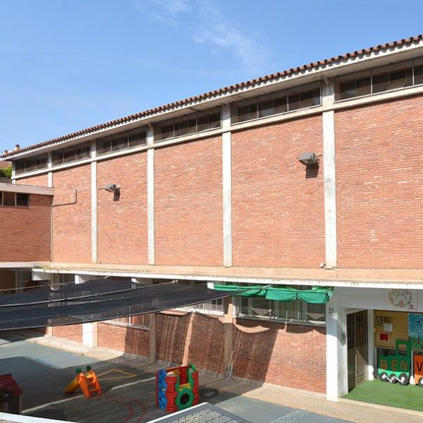 Manresa.- Església nova de S. Josep que va substituir la dita Vella, al quedar petita per acollir tots els feligresos (9/2014)