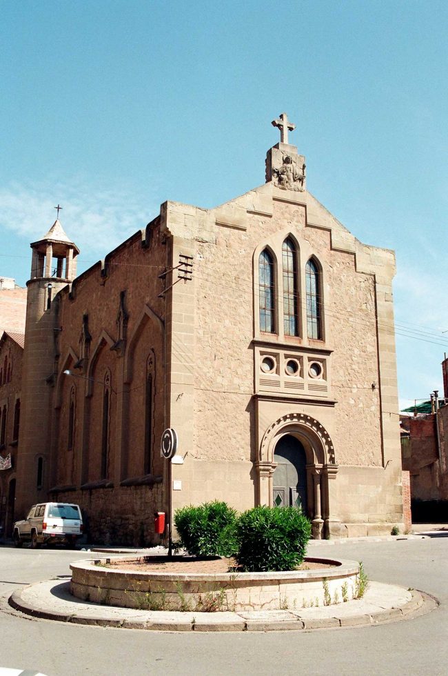 Manresa.- Església Vella de Mossèn Vidal o Sant Josep inaugurada el 1915 d'estil neogòtic (6/1996)