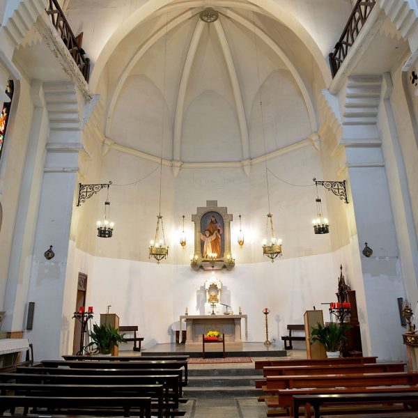 Manresa.-Església Vella de Mossèn Vidal o Sant Josep - Consta d'una nau. Vista del presbiteri (11/2014)