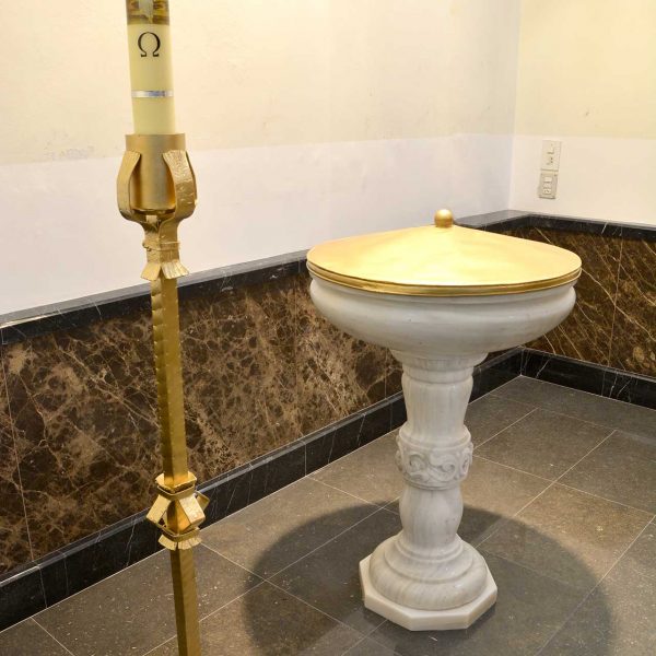 Manresa.-Església Vella de Mossèn Vidal o Sant Josep - Pica baptismal (11/2014)