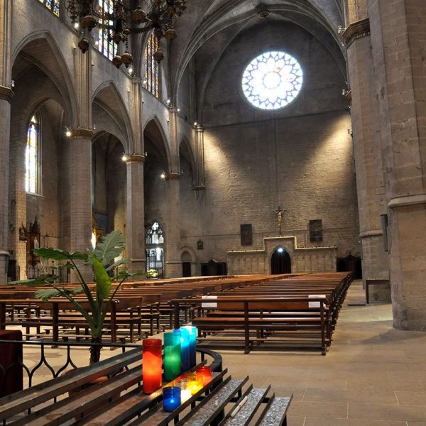 Manresa.- Basílica gòtica de Santa Maria - Vista del fons de la nau (12/2013)