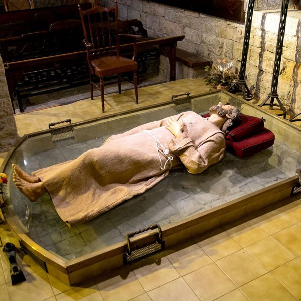 Manresa.- Capella del Rapte, on diu la tradició que Sant Ignasi va patir un èxtasis de vuit dies. (7/2014)