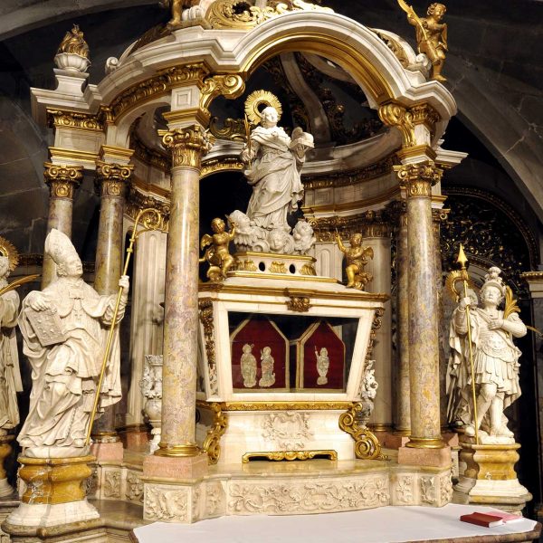 Manresa.- Basílica gòtica de Santa Maria - Cripta sota l'altar major fet entre 1576 i 1578 (2/2014)