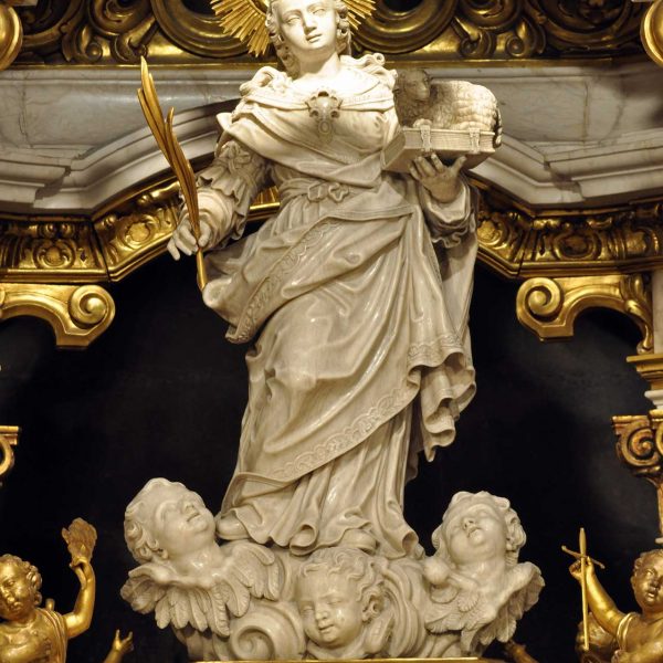 Manresa.- Basílica gòtica de Santa Maria - Cripta sota l'altar major fet entre 1576 i 1578 (2/2014)