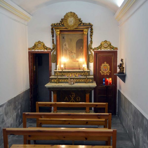 Manresa.- Capella ignasiana del Pou de la Gallina, on el Sant va resucitar una gallina que s'hi havia ofegat (7/2014)