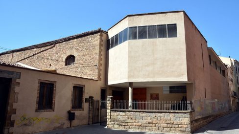 Manresa.- Convent de les caputxines que conserva l'antic claustre gòtic del convent de les monges de Valldaura (8/2014)