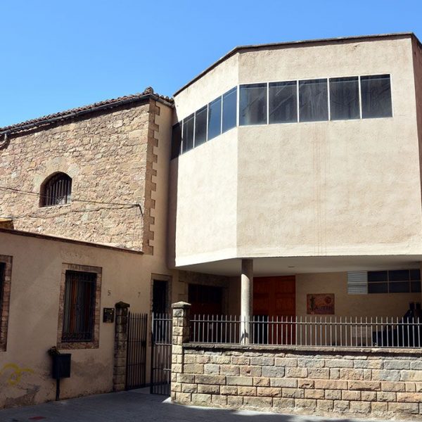 Manresa.- Convent de les caputxines que conserva l'antic claustre gòtic del convent de les monges de Valldaura (8/2014)