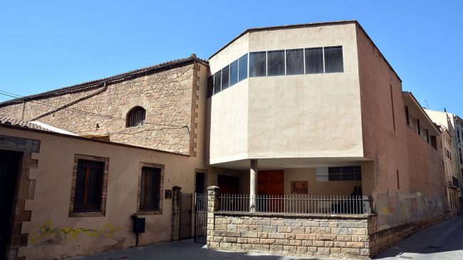 Manresa.- Convent de les caputxines que conserva l'antic claustre gòtic del convent de les monges de Valldaura (8/2014)