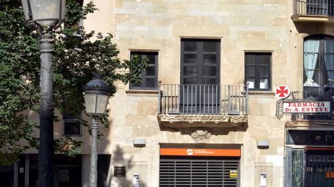 Manresa.- Alberg renaixentista, actual auditori, fou el taller dels escultors barrocs Grau (7/2014)