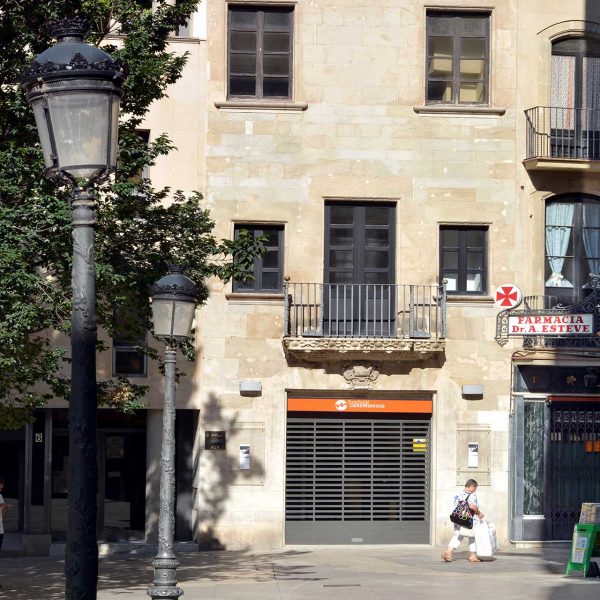 Manresa.- Alberg renaixentista, actual auditori, fou el taller dels escultors barrocs Grau (7/2014)