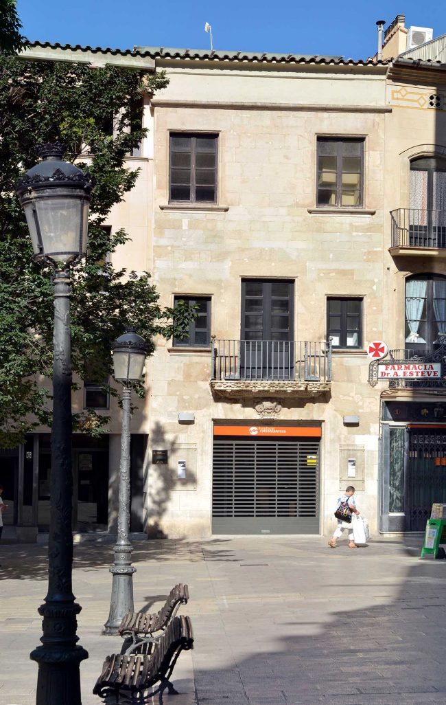 Manresa.- Alberg renaixentista, actual auditori, fou el taller dels escultors barrocs Grau (7/2014)