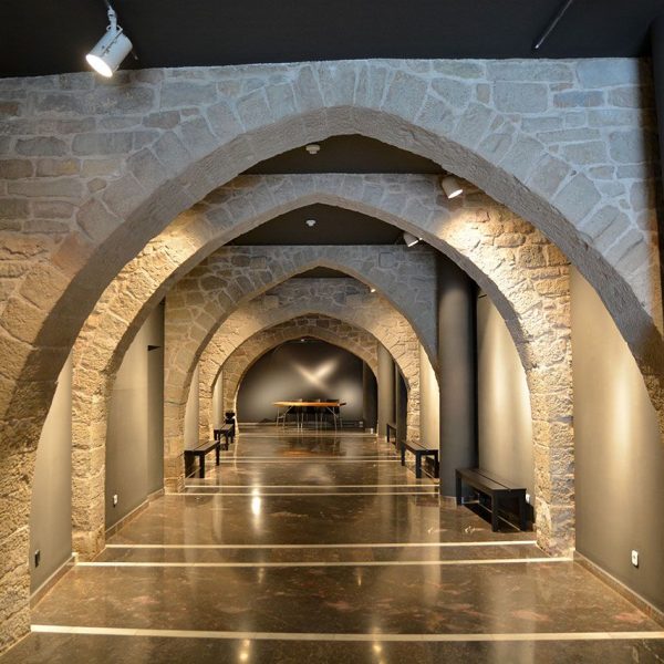 Manresa.- Alberg renaixentista, actual auditori - (9/2014)