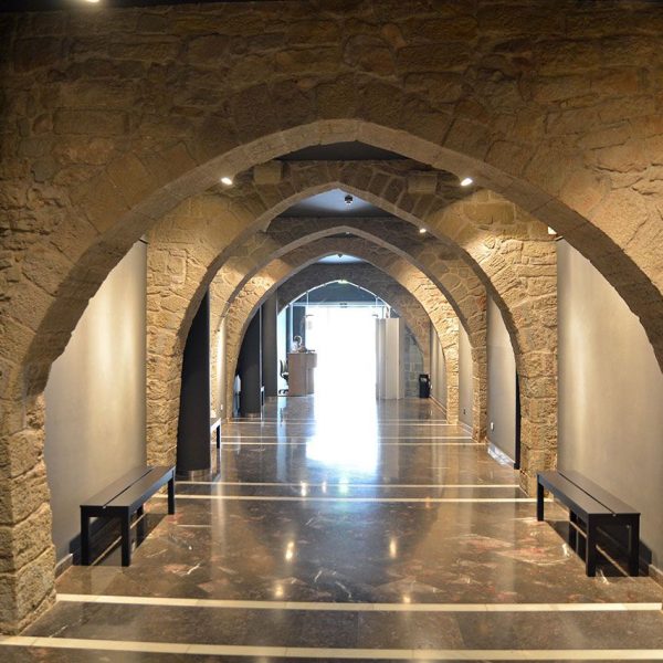 Manresa.- Alberg renaixentista, actual auditori - (9/2014)