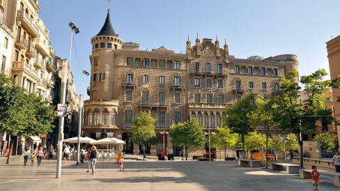 Manresa.- Casa Torrents o Buresa, edifici modernista tipus palau neogòtic (8/2010)