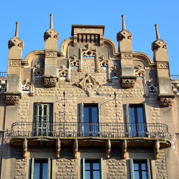 Manresa.- Casa Torrents o Buresa, edifici modernista tipus palau neogòtic (8/2010)