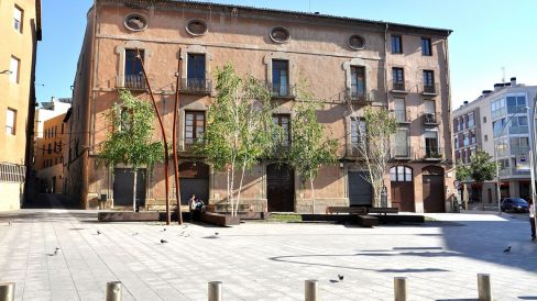 Manresa.- Casa Argullol, S. XVIII d'estil barroc - Va ser construïda com a residència dels Torras i Bages i dels Argullol (8/2010)
