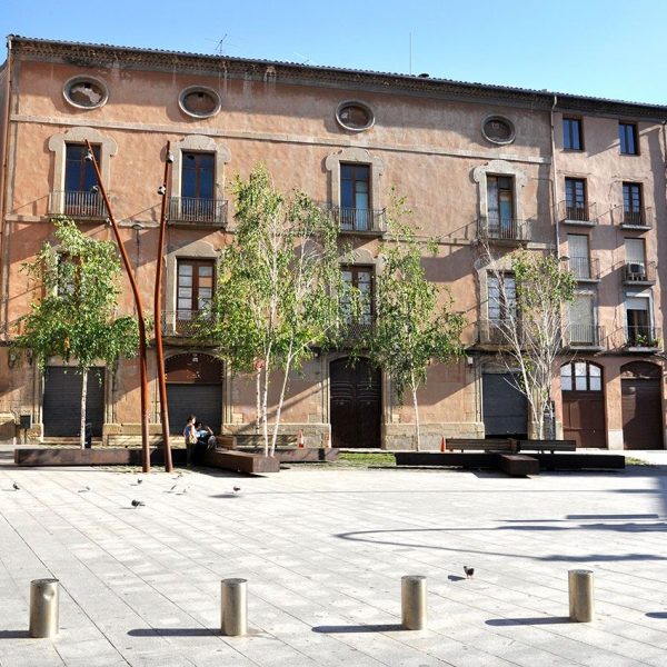 Manresa.- Casa Argullol, S. XVIII d'estil barroc - Va ser construïda com a residència dels Torras i Bages i dels Argullol (8/2010)