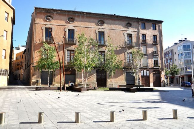 Manresa.- Casa Argullol, S. XVIII d'estil barroc - Va ser construïda com a residència dels Torras i Bages i dels Argullol (8/2010)