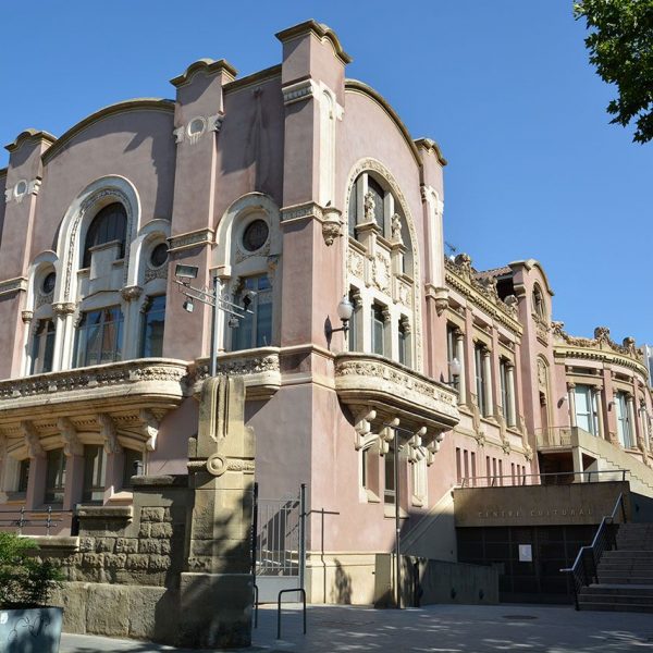 Manresa.- Casino de Manresa, obra modernista construït entre 1906 i 1919. Actualment acull un centre cultural (8/2014)