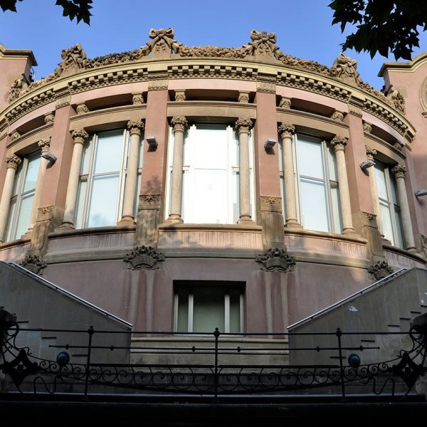 Manresa.- Casino de Manresa, obra modernista construït entre 1906 i 1919. Actualment acull un centre cultural (8/2014)