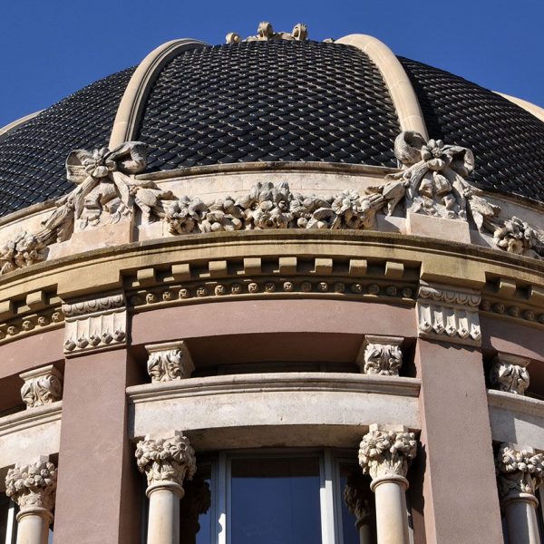 Manresa.- Casino de Manresa, obra modernista construït entre 1906 i 1919. Actualment acull un centre cultural (8/2014)
