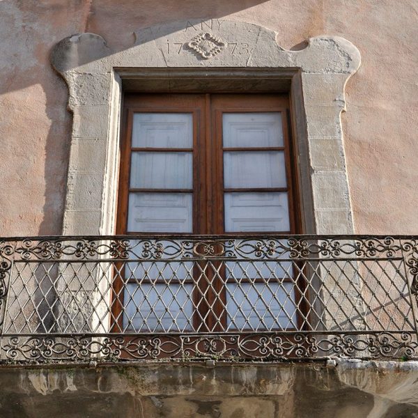Manresa.- Casa Argullol, S. XVIII d'estil barroc - Va ser construïda com a residència dels Torras i Bages i dels Argullol (8/2010)
