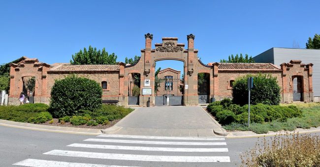 Manresa.- Antic Escorxador modernista del 1908 projectat per Ignasi Oms i Ponsa (8/2014)