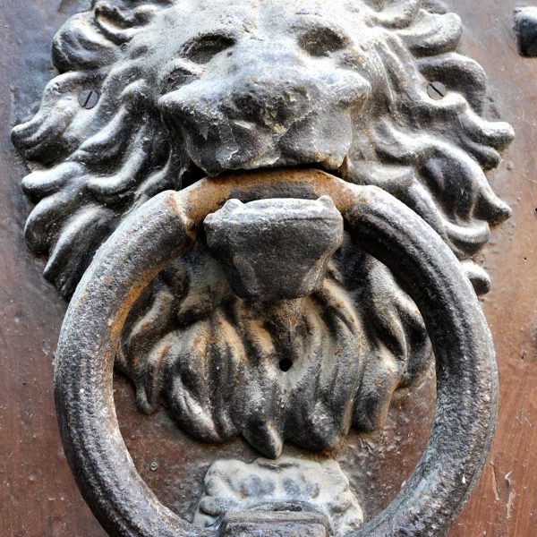 Manresa.- Casa Argullol, S. XVIII d'estil barroc - Va ser construïda com a residència dels Torras i Bages i dels Argullol (8/2010)