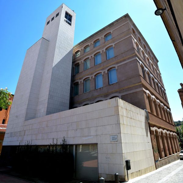 Manresa.- Fàbrica Balcells, de tipologia industrial anglesa. - Actualment acull l'escola de Música (8/2014)