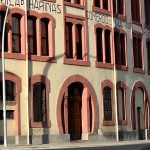 Manresa.- Farinera Albareda, d'estil modernista presentant la façana grans finestrals de totxo vist (5/2014)