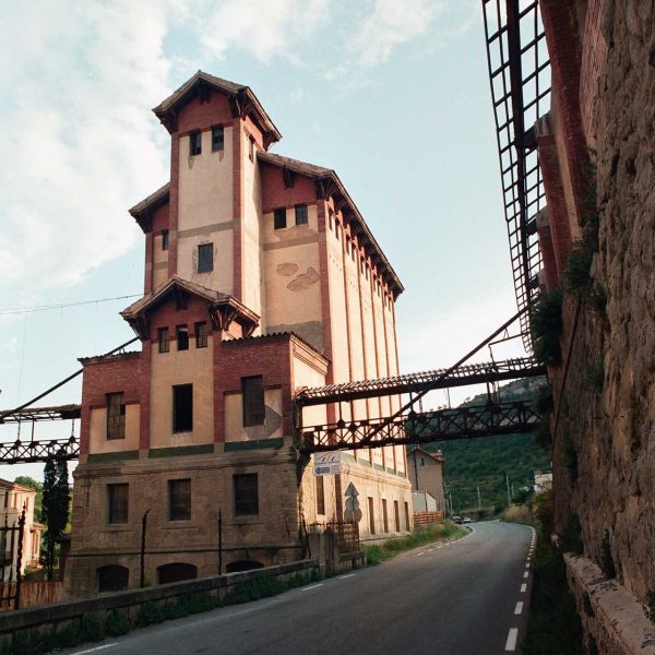 Manresa.- Farinera La Favorita emplaçada sobre un molí del S. XVI (7/1996)