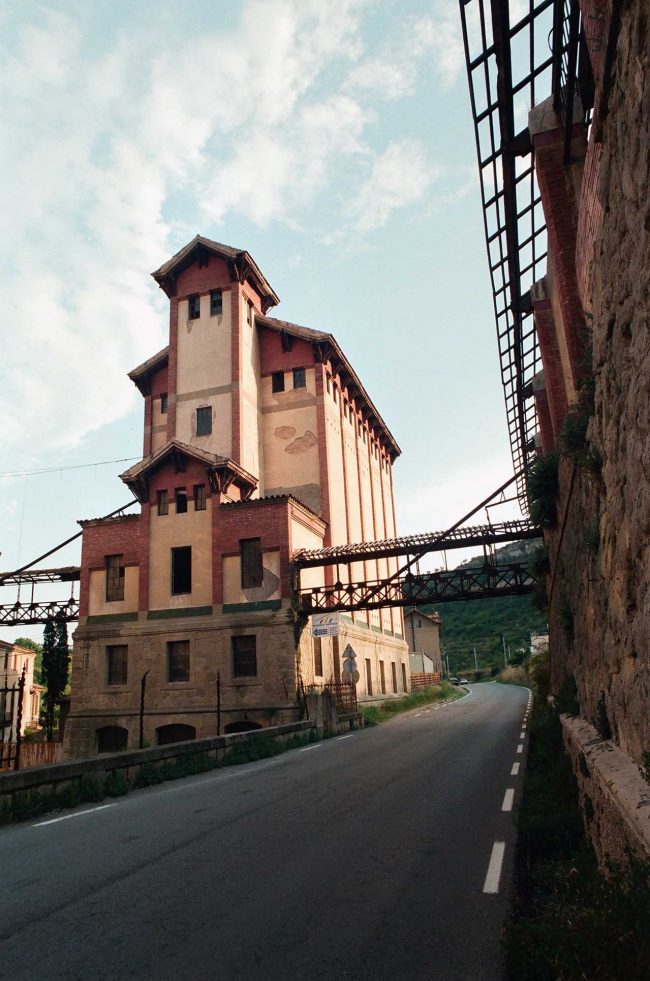 Manresa.- Farinera La Favorita emplaçada sobre un molí del S. XVI (7/1996)