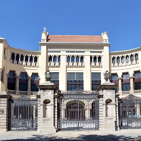 Manresa.- Institut eclèctic /modernista Lluis de Peguera, obra de Alexandre Soler i Marc (8/2014)