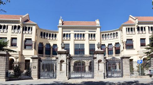 Manresa.- Institut eclèctic /modernista Lluis de Peguera, obra de Alexandre Soler i Marc (8/2014)