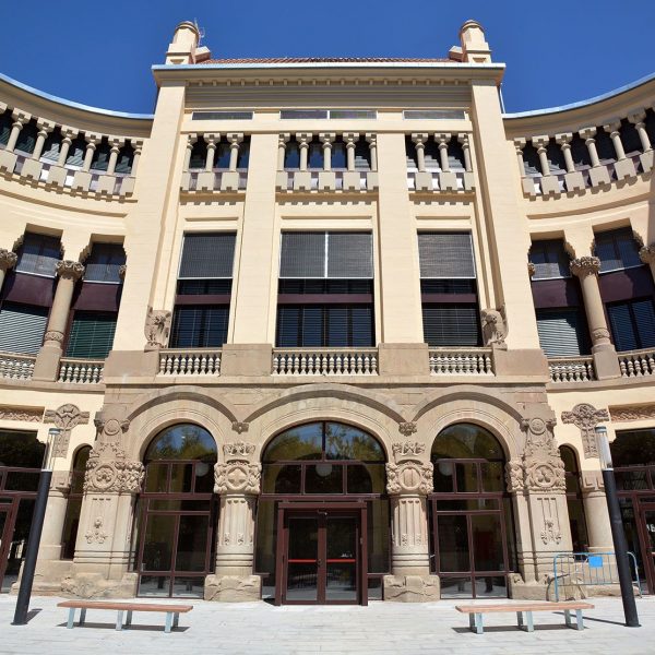 Manresa.- Institut eclèctic /modernista Lluis de Peguera, obra de Alexandre Soler i Marc (8/2014)