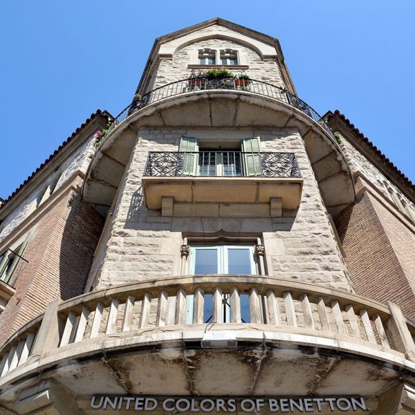 Manresa.- Casa de Cultura, neogòtica d'Enric Sagnier - Cos central de l'edificació (8/2014)