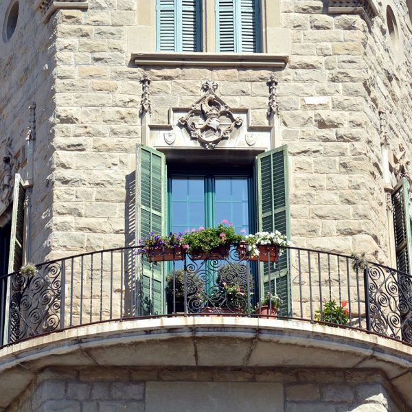 Manresa.- Casa de Cultura, neogòtica d'Enric Sagnier - Balconada del cos central (8/2014)