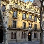 Manresa.- Casa Gabernet Español, obra d'Ignasi Oms i Ponsa amb una gran ornamentació a la façana (12/2014)