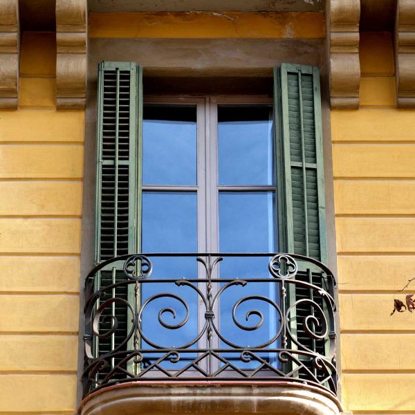 Manresa.- Casa Gabernet Español, obra d'Ignasi Oms i Ponsa amb una gran ornamentació a la façana (12/2014)