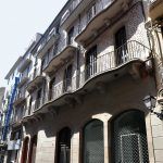Manresa.- Casa Gomis, de façana clàssica i modernista i esgrafiats de tipus vegetal (9/2014)