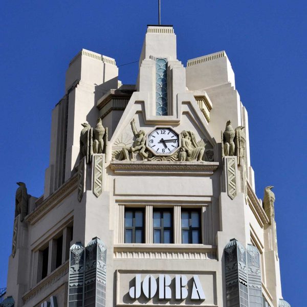 Manresa.- Casa Jorba, edifici comercial fundat per Joan Jorba Rius, obra d'Art Decó d'Arnau Calvet 1934/1940 (8/2010)