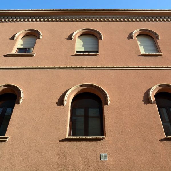 Manresa.- Antic Hospital de Sant Andreu - Façana lateral (8/2014)